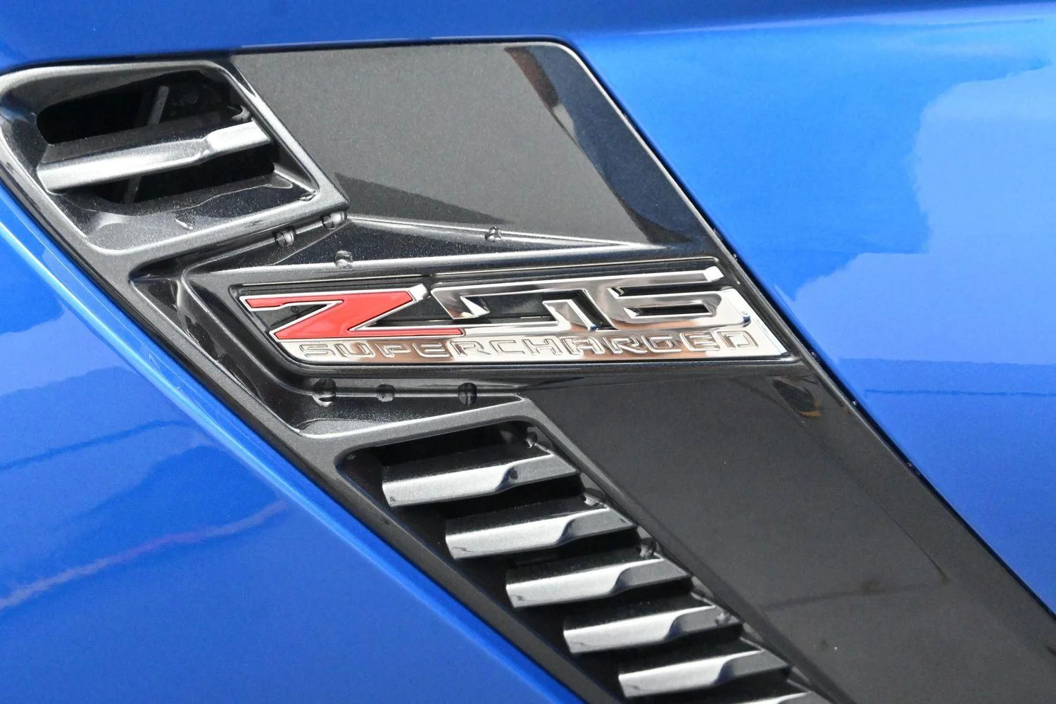 Used 2016 LAGUNA BLUE METALLIC TINTCOAT Chevrolet Z06 3LZ image 38