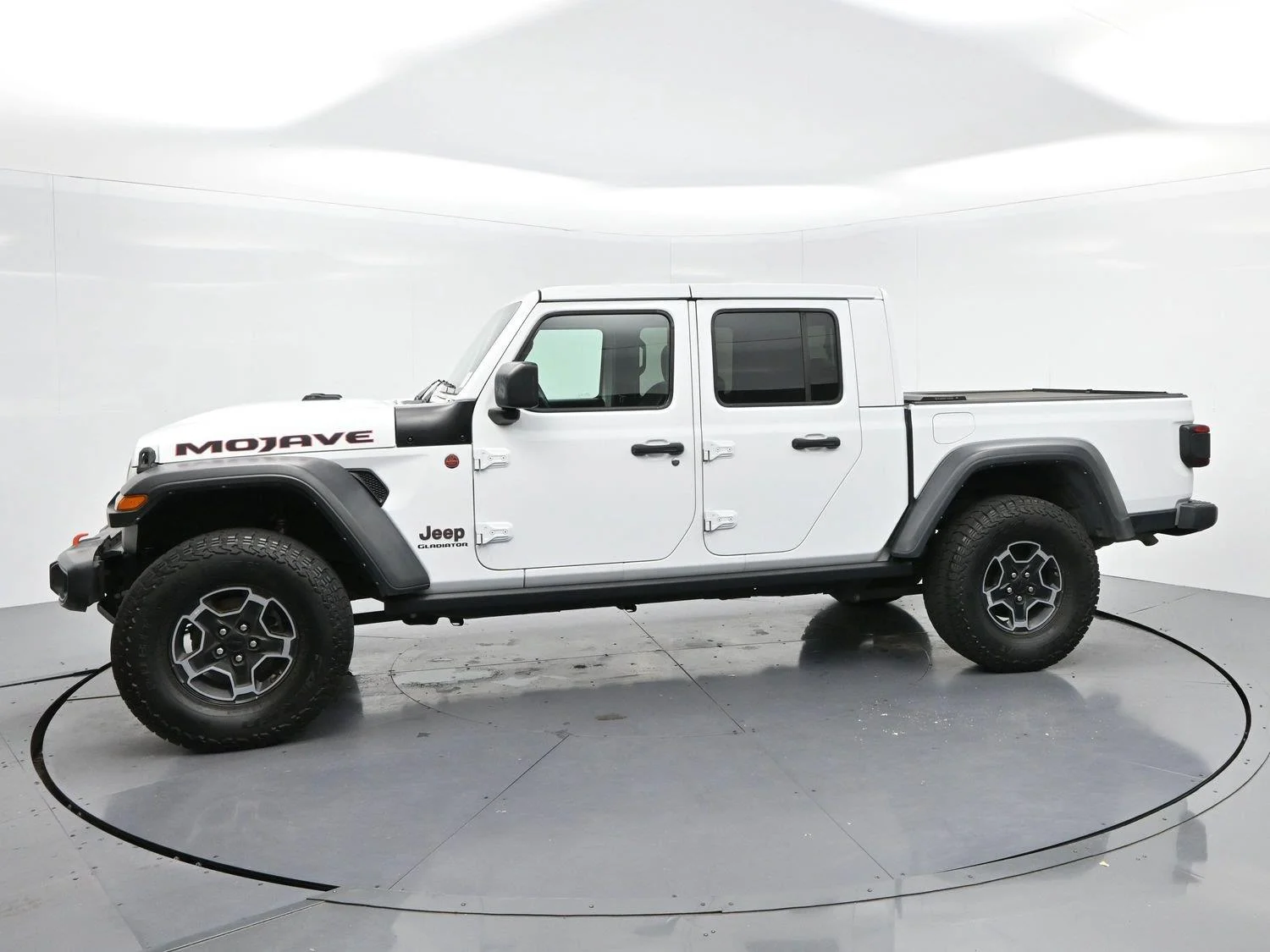 Used 2022 Bright White Clearcoat Jeep Mojave image 4
