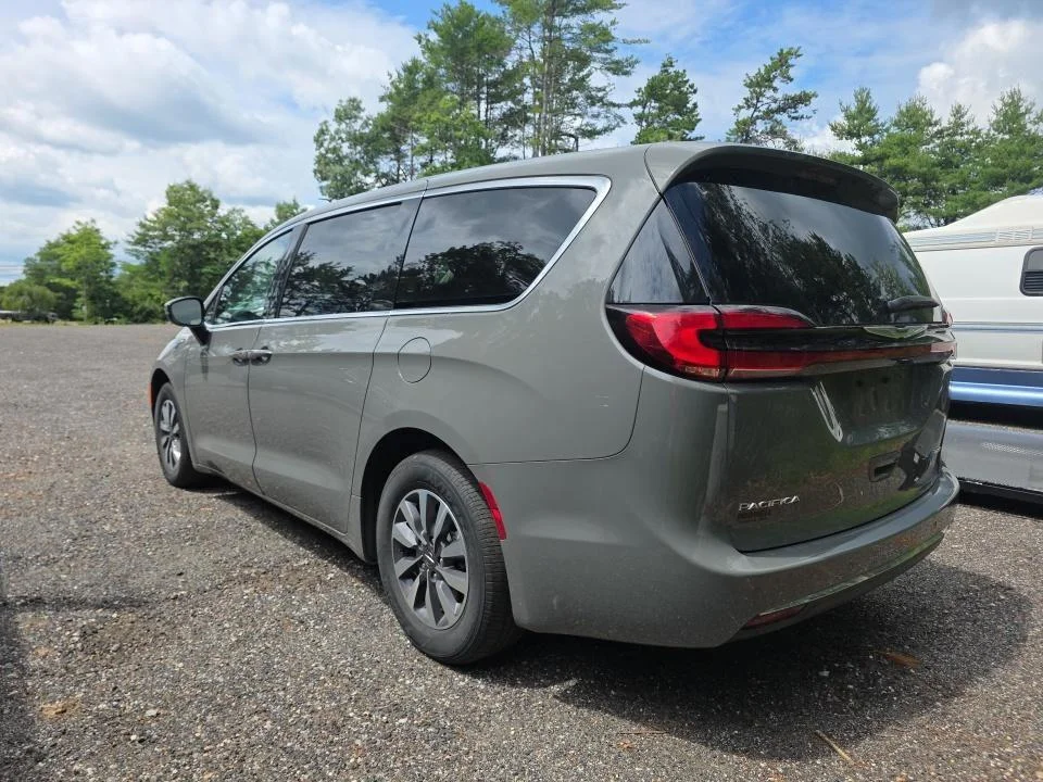 Used 2023 Ceramic Gray Clearcoat Chrysler Hybrid Touring L image 4