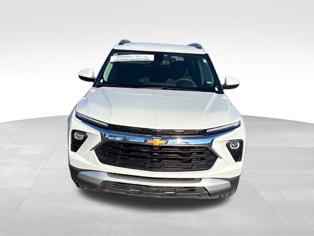 Used 2025 White Chevrolet LT image 8