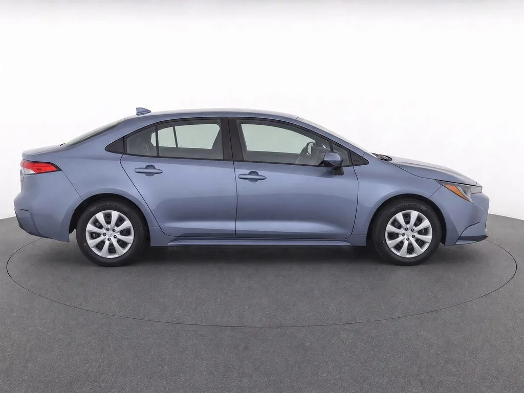 Used 2021  Toyota LE image 8