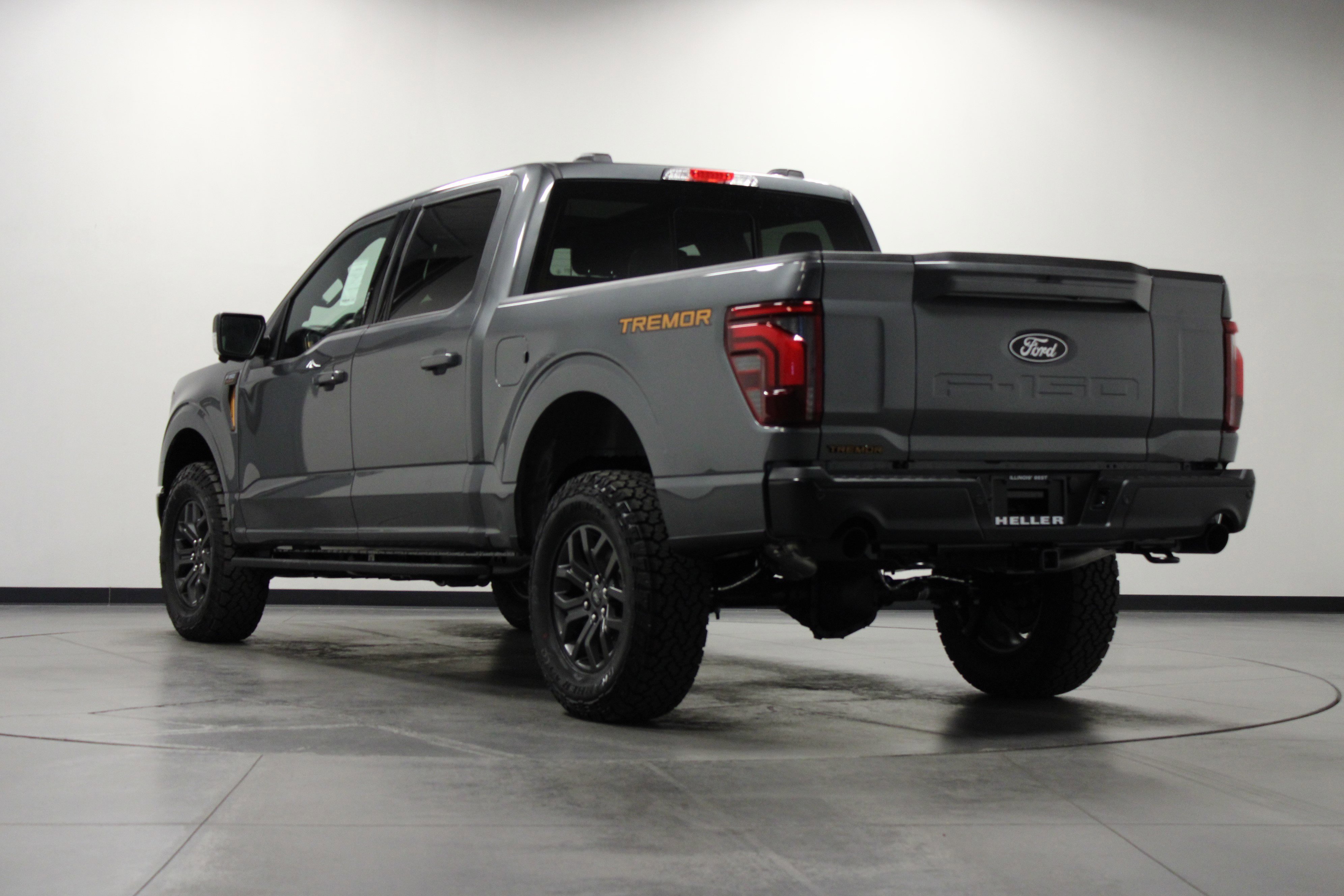 New 2026 Carbonized Gray Metallic Ford Tremor image 6