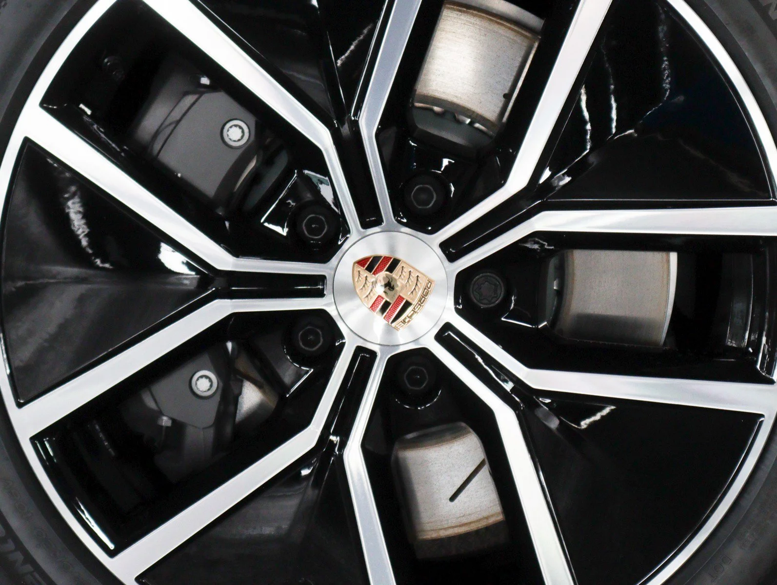 New 2026 Carrara White Metallic Porsche 4 E-Hybrid image 27