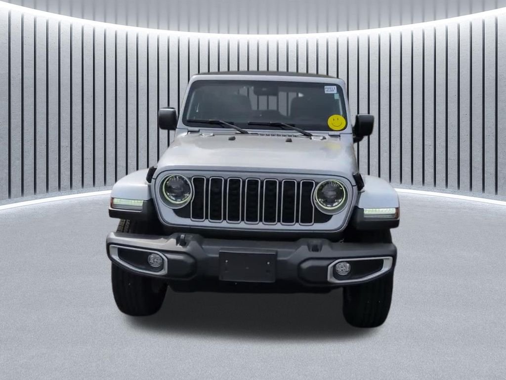 Used 2024 Silver Jeep Sahara image 4