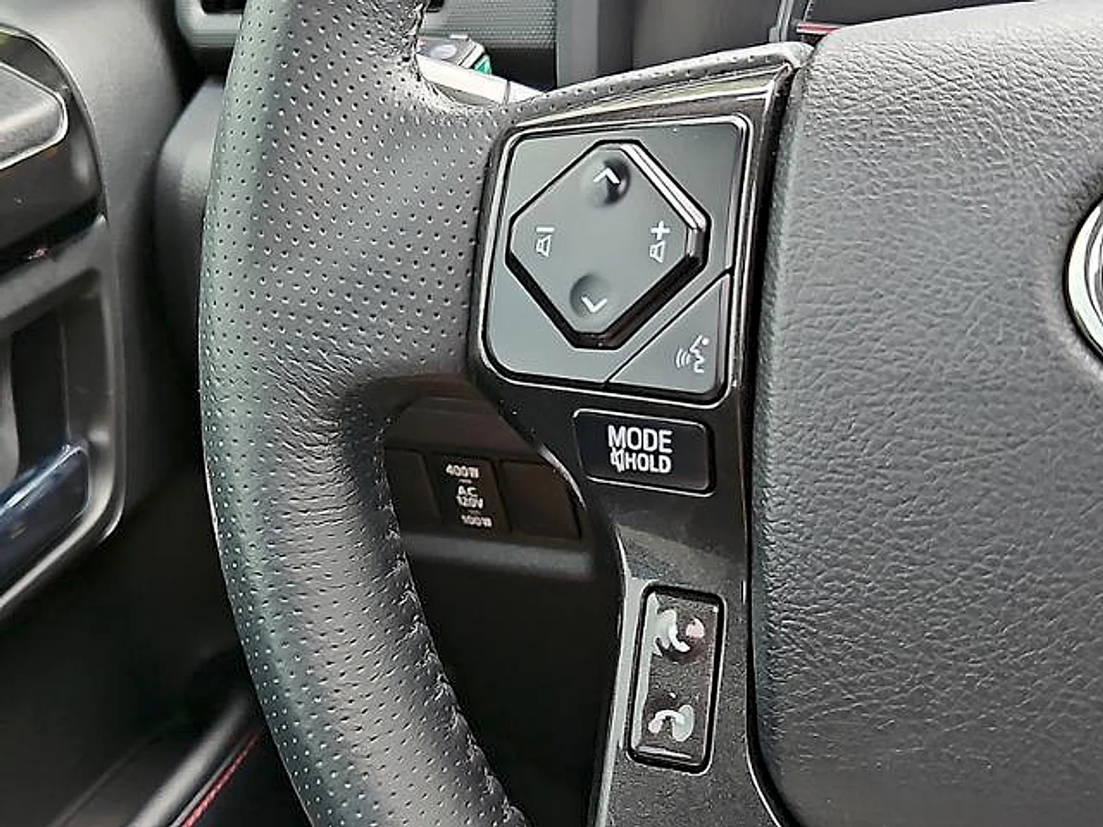Used 2020 Hunter Green Toyota  image 20