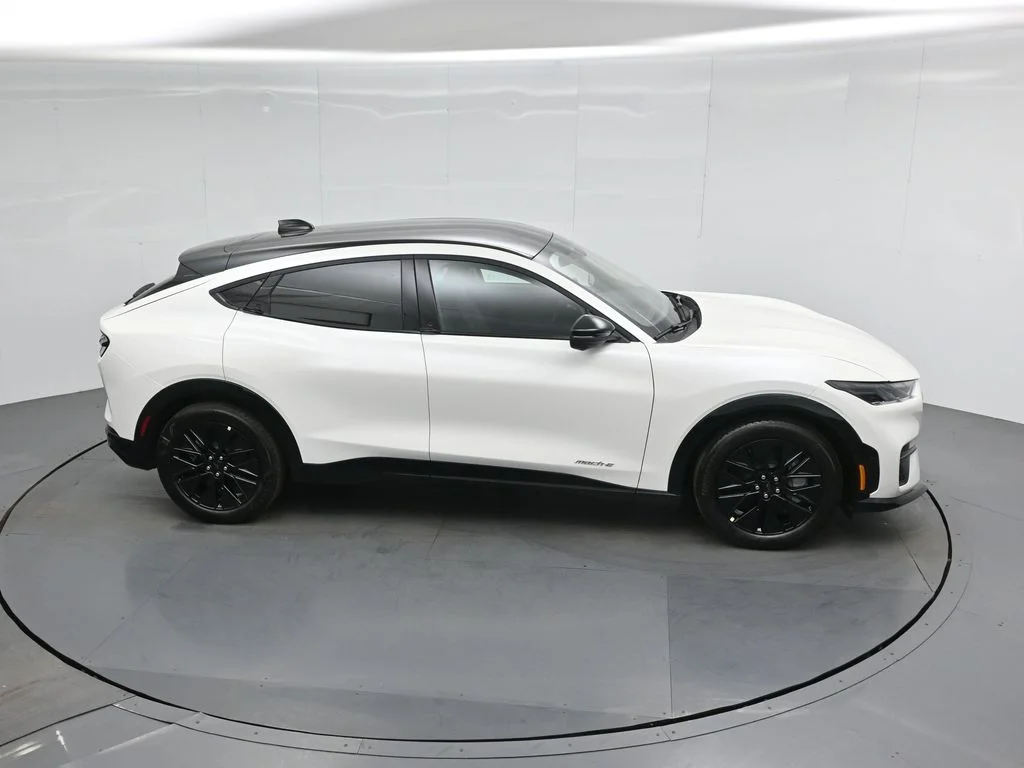 New 2026 Star White Metallic Tri-coat Ford Premium image 52