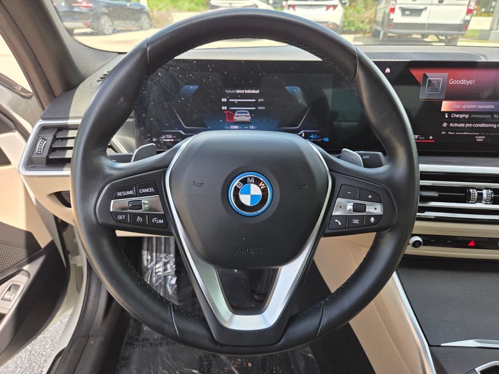 2023 BMW 3 Series 330e - Photo 32
