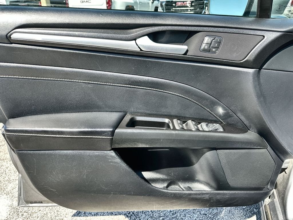 Used 2020  Ford Titanium image 23