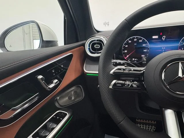 New 2027 White Mercedes-Benz GLC 300 image 23