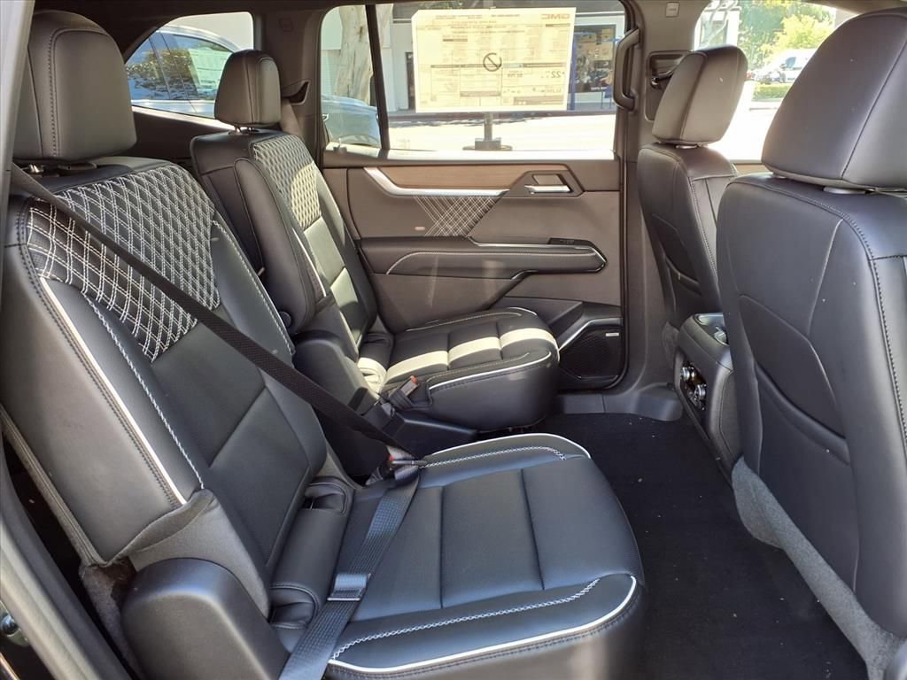 2026 GMC Acadia Denali - Photo 7