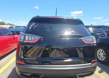 Used 2022 Black Jeep X image 13