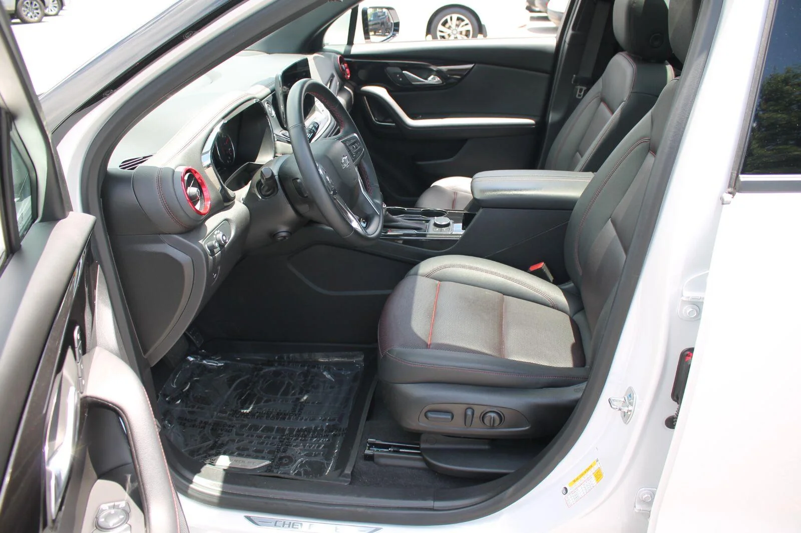 Used 2025 Iridescent Pearl Tricoat Chevrolet RS image 11