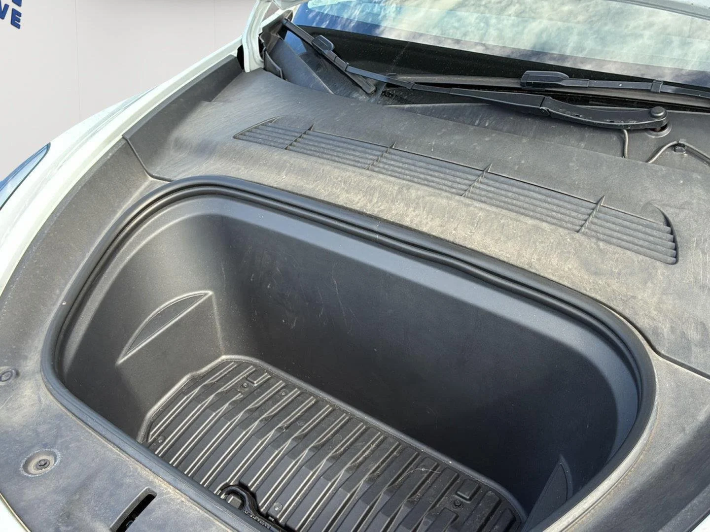 Used 2023  Tesla Long Range image 9