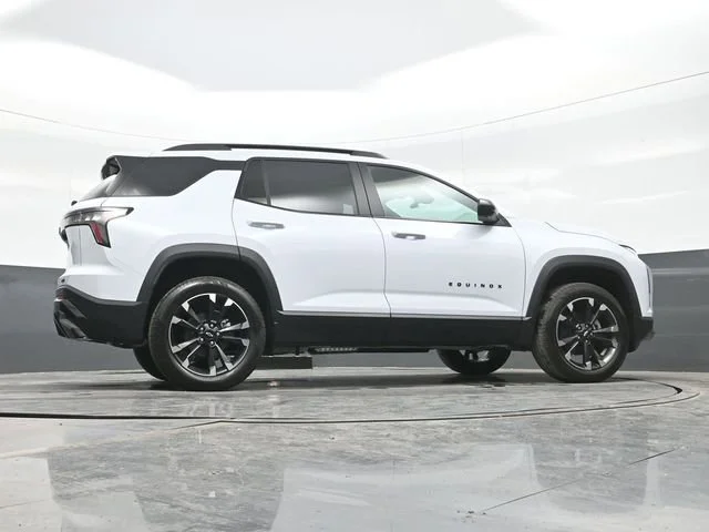 New 2026 Polar White Tricoat Chevrolet RS image 25