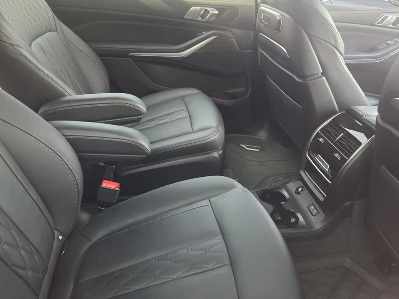 Used 2023 Black Sapphire Metallic BMW XDRIVE40I image 9