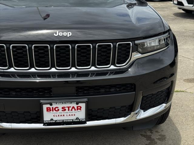 New 2026 Diamond Black Crystal Pearl-Coat Exterior Paint Jeep Laredo X image 4