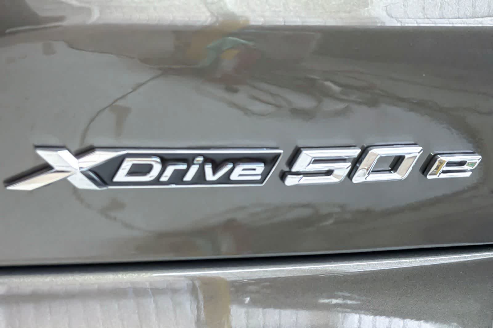 New 2026 Manhattan Green Metallic BMW xDrive50e image 26