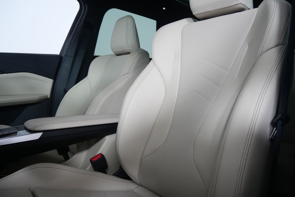 Certified Used 2024 Mineral White Metallic BMW xDrive28i image 10