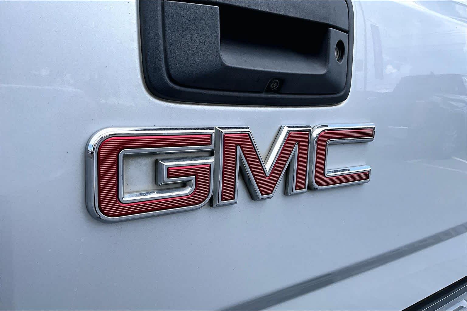 Used 2017 Quicksilver Metallic GMC SLT image 31