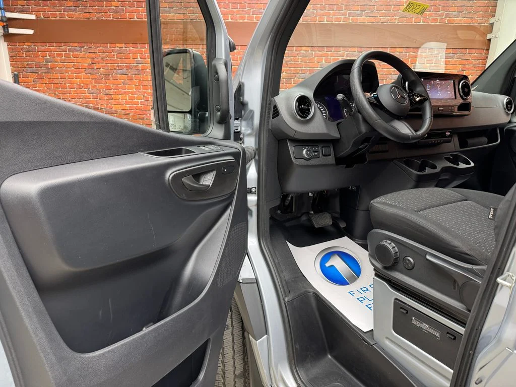 Used 2025 Silver Mercedes-Benz Cargo 170 WB image 11