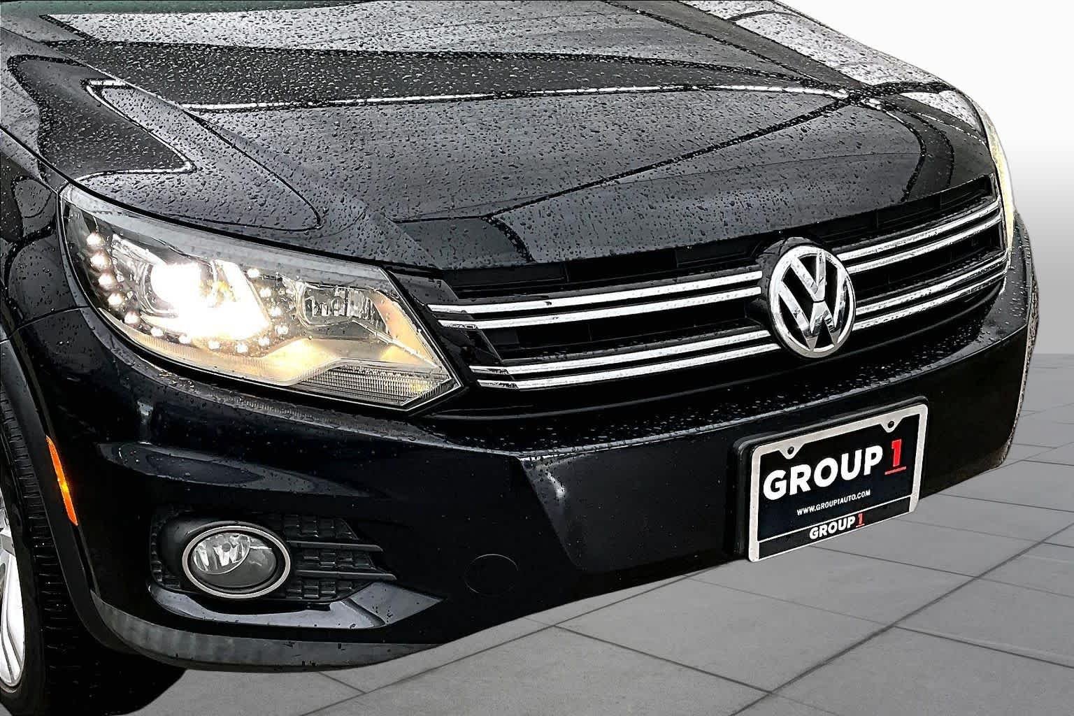 Used 2016 Deep Black Pearl Volkswagen SEL image 30