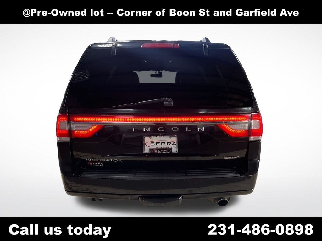 Used 2015 Black Lincoln Base image 11