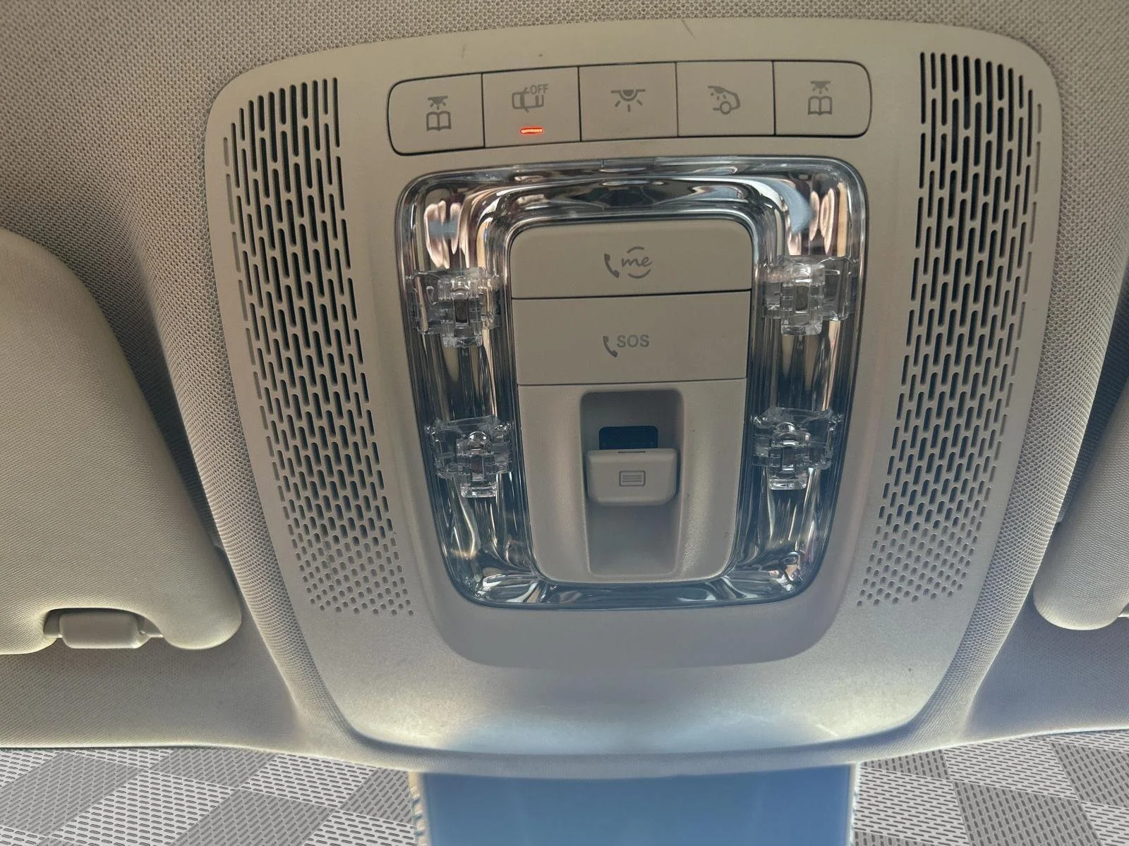 Used 2022 Polar White Mercedes-Benz GLB 250 image 19