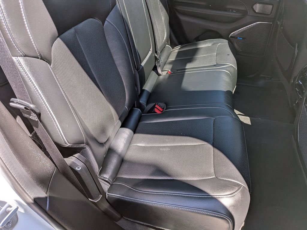 Used 2022 White Jeep Overland image 30