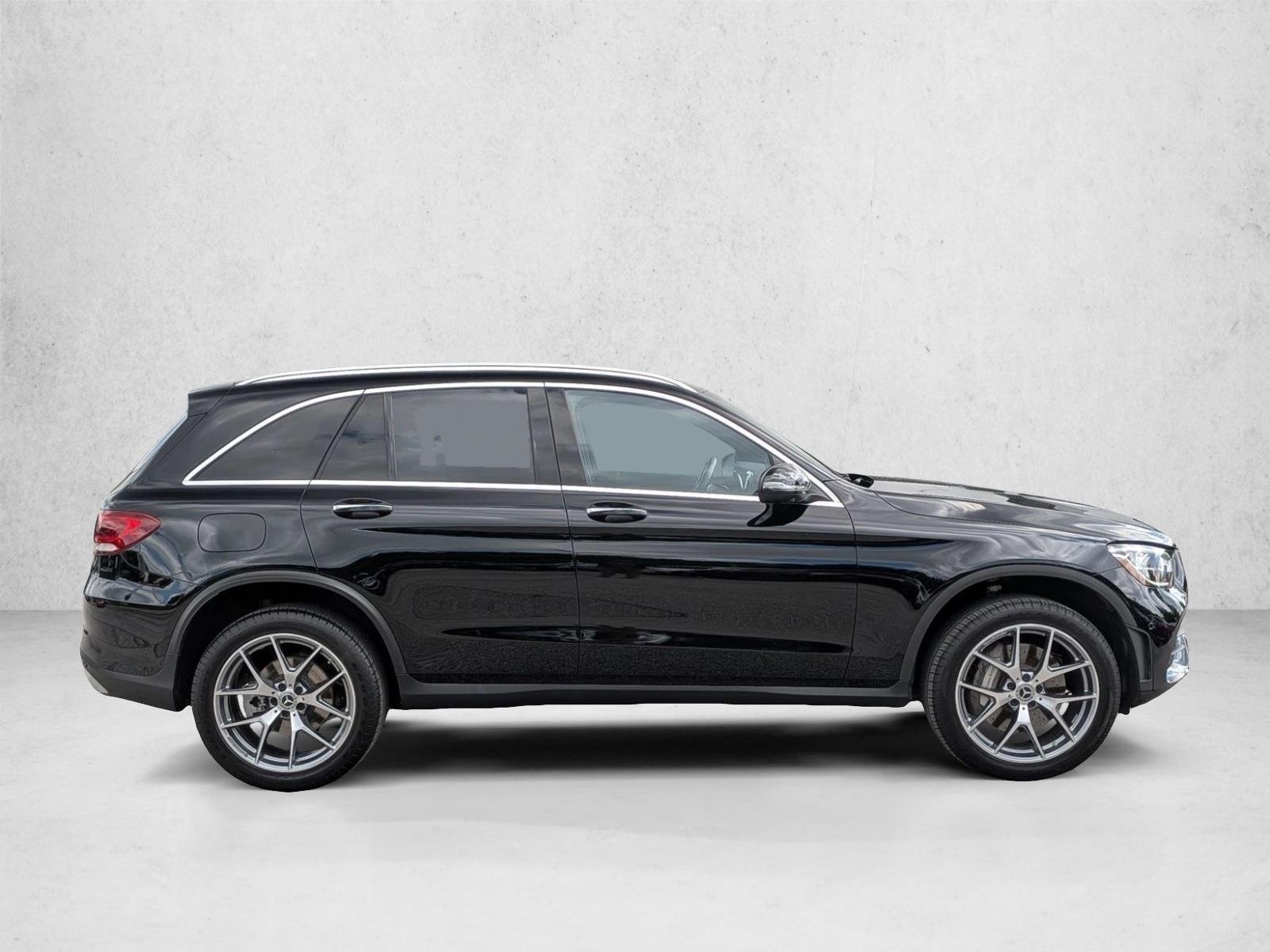 Used 2022 Obsidian Black Metallic Mercedes-Benz GLC 300 image 4