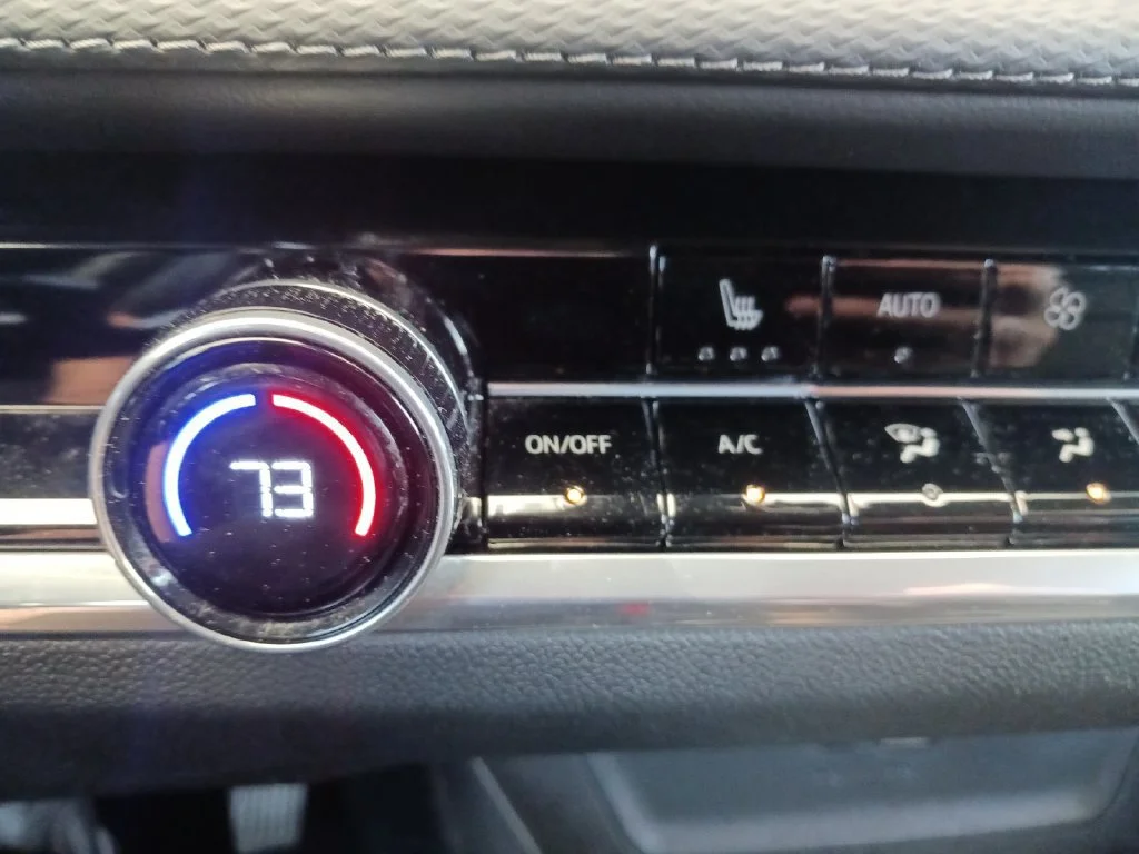 Used 2025 Summit White Chevrolet LT image 24