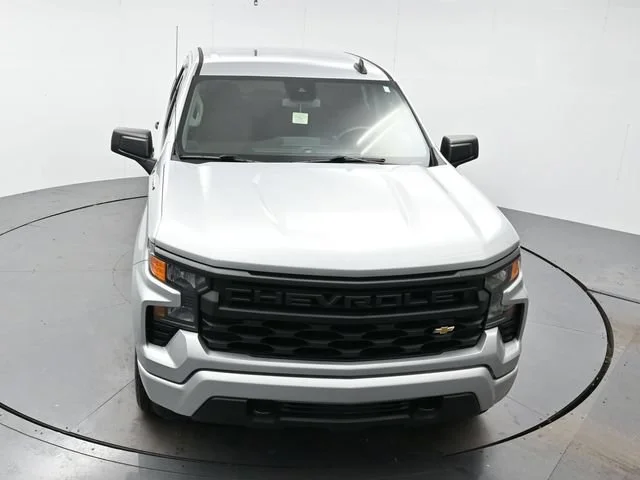 Used 2022 SILVER ICE METALLIC Chevrolet Custom image 31