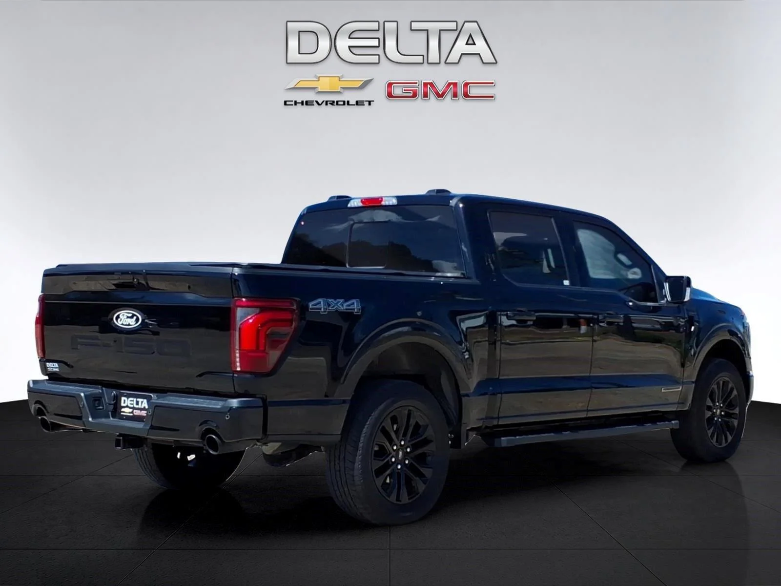 Used 2024  Ford LARIAT image 5