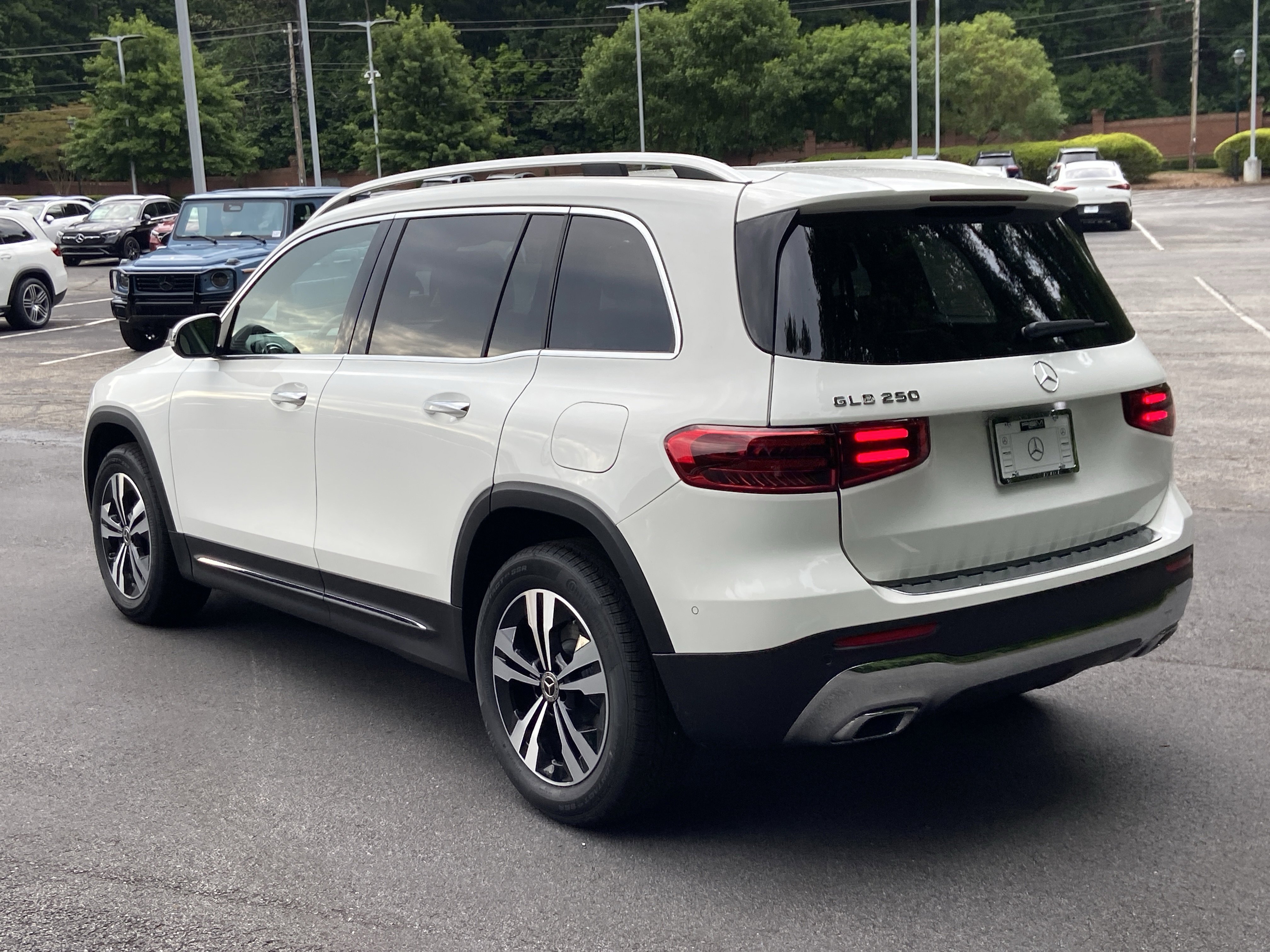New 2026 Polar White Mercedes-Benz GLB 250 SUV image 11