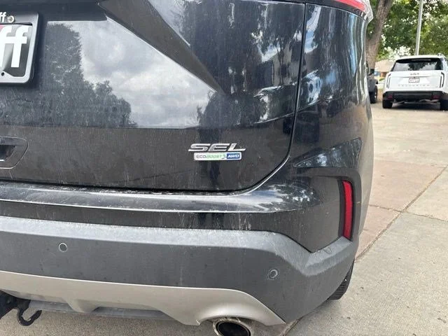 Used 2020 Blue Ford SEL image 9