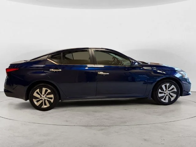 Used 2019 Blue Nissan 2.5 S image 6