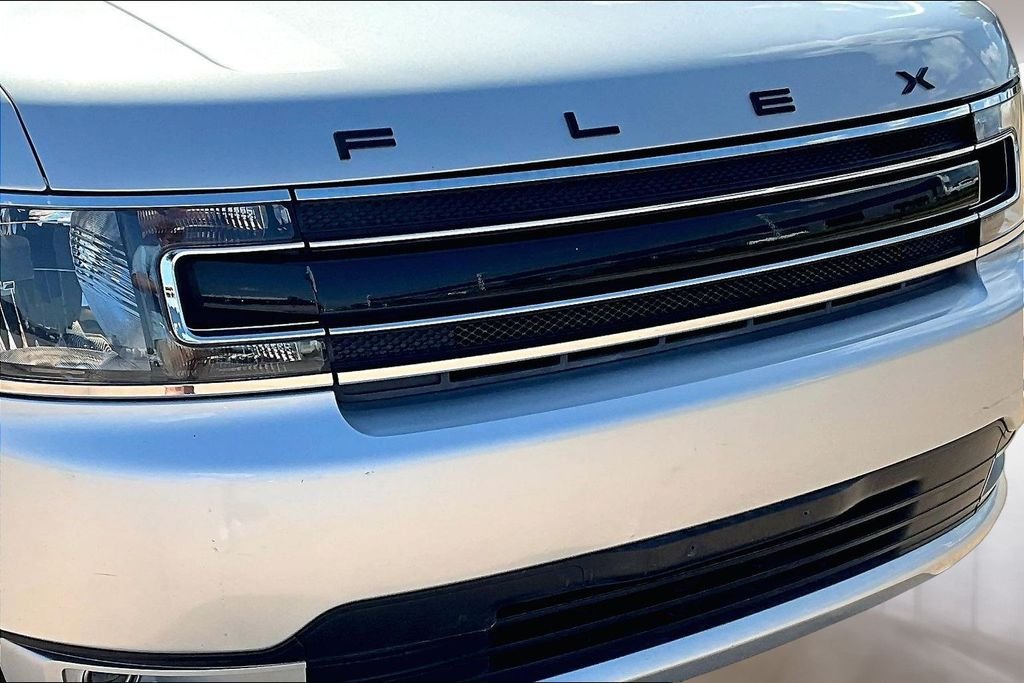 Used 2019 Silver Ford SEL image 30