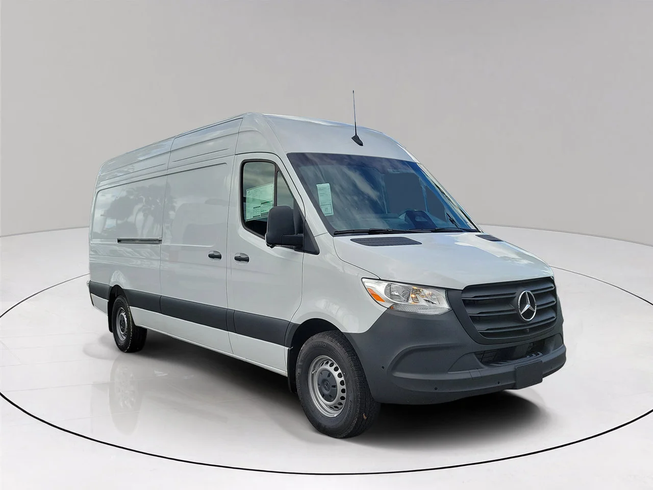 New 2026 Arctic+White Mercedes-Benz Cargo 170 WB image 3