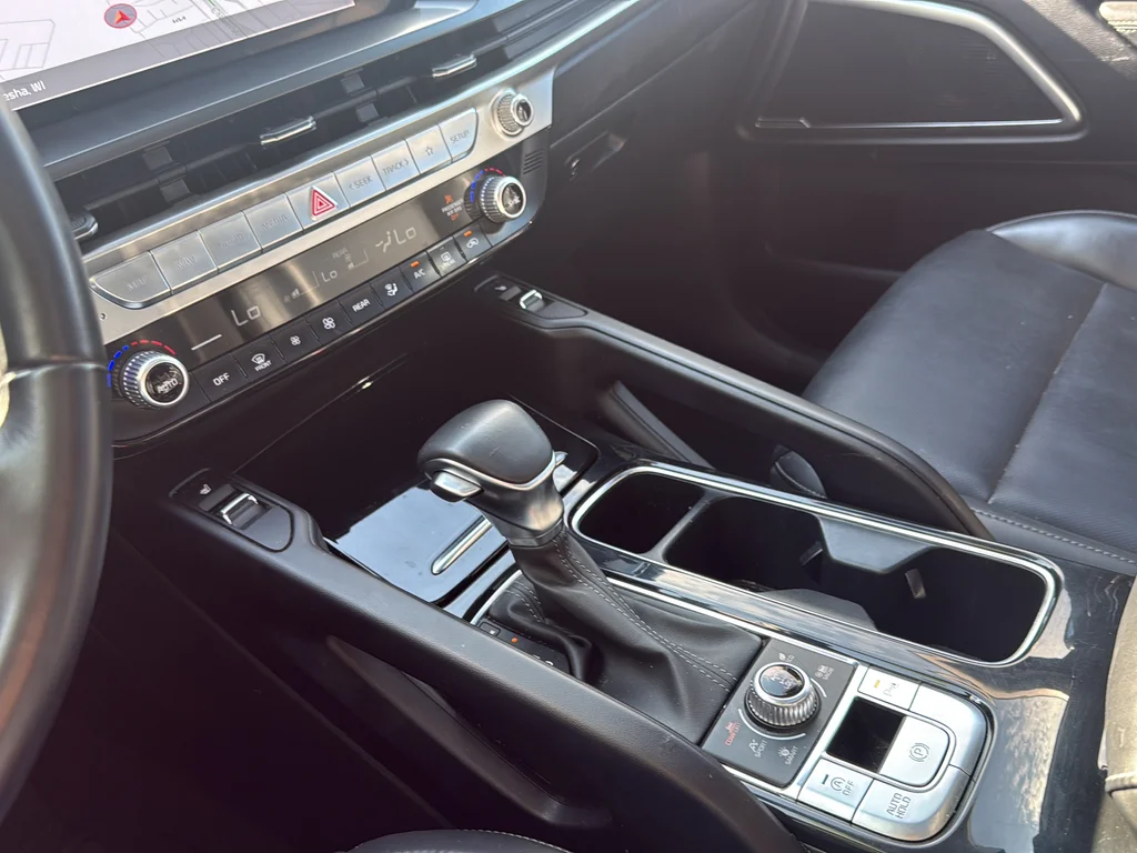Used 2025 Black Kia S image 22