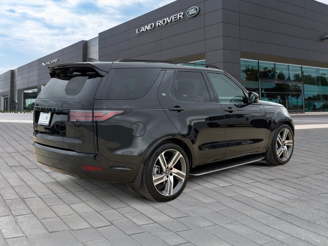 Used 2026 Santorini Black Metallic Land Rover Dynamic SE image 5