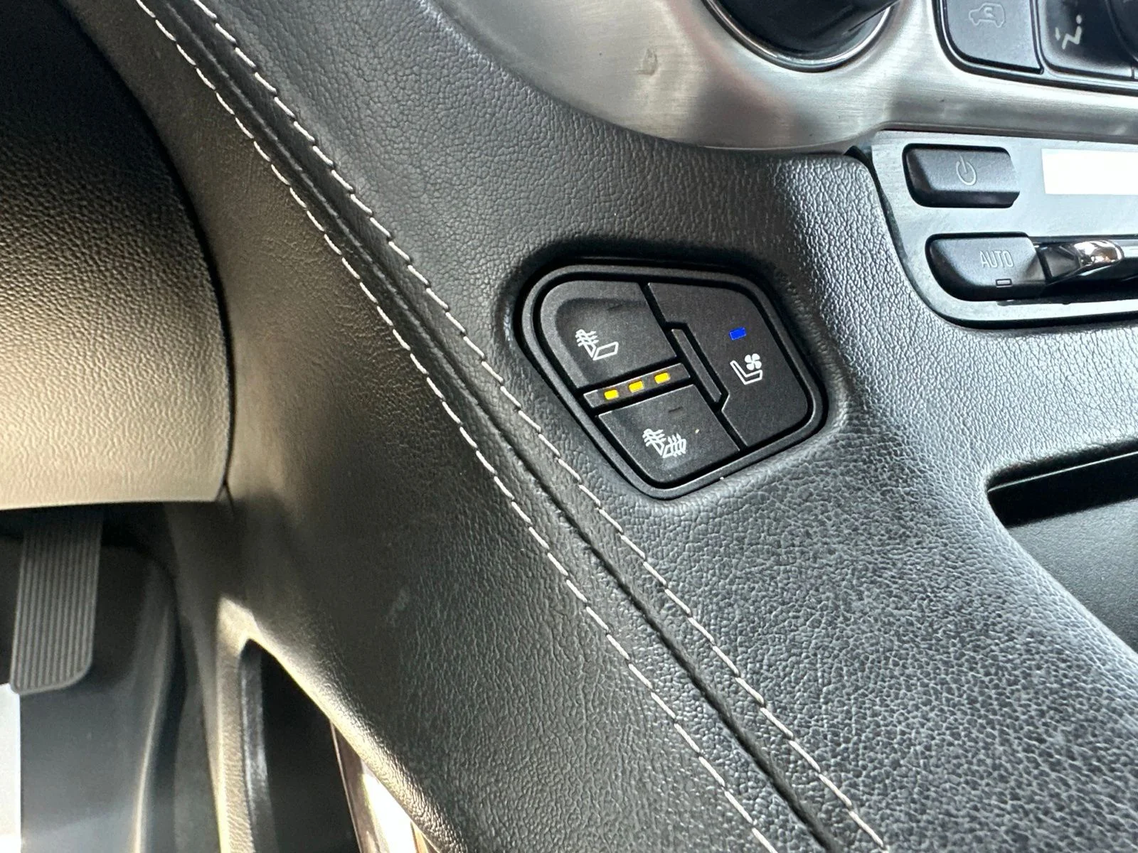 Used 2018 Red GMC SLT image 65