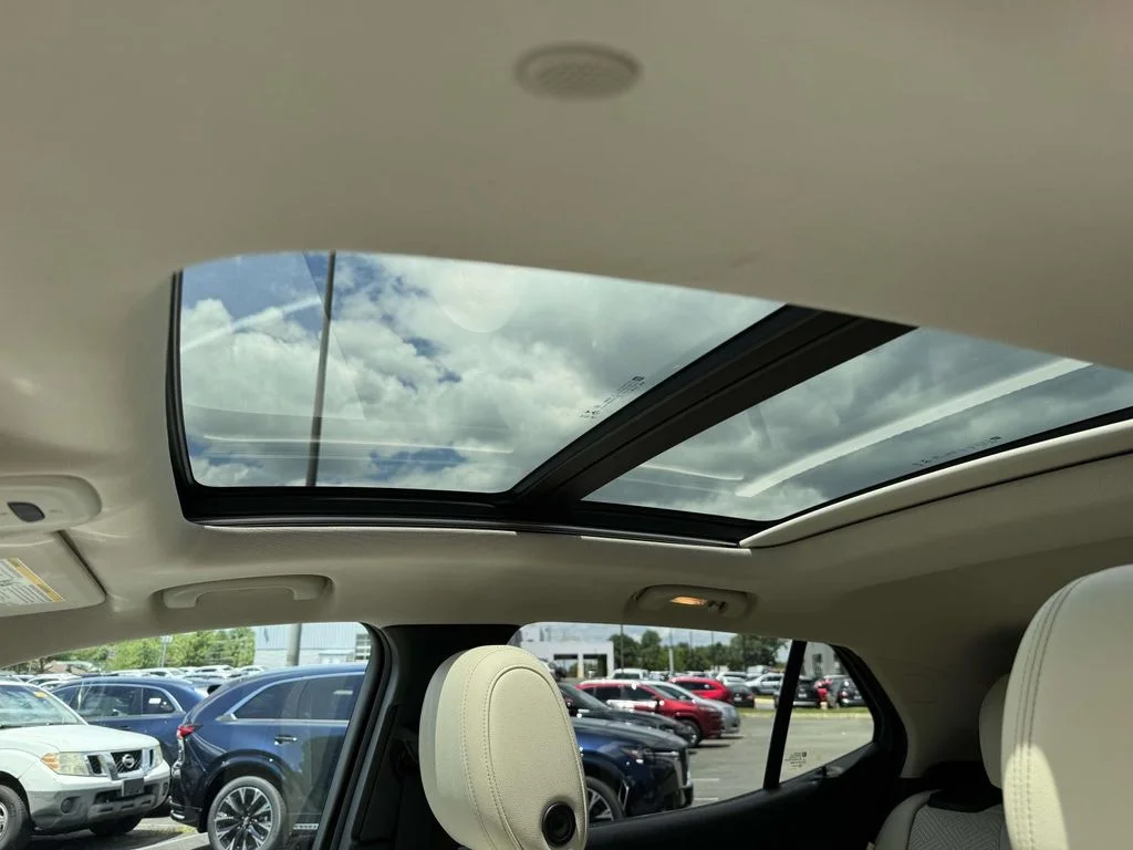 Used 2020 White Frost Buick Essence image 4