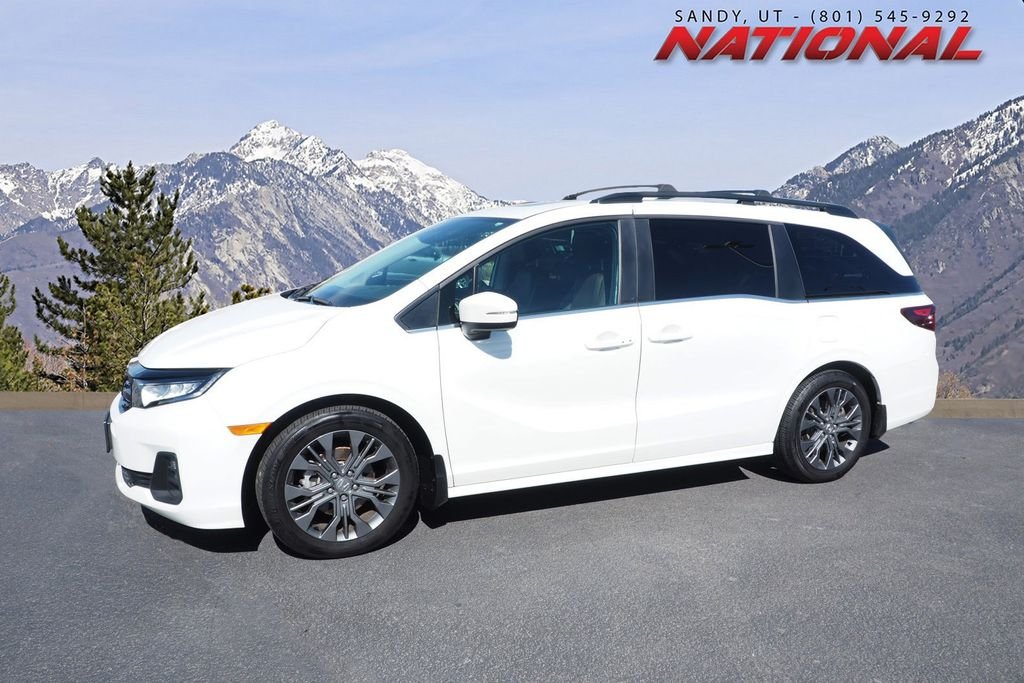 2025 Honda Odyssey Touring's photo