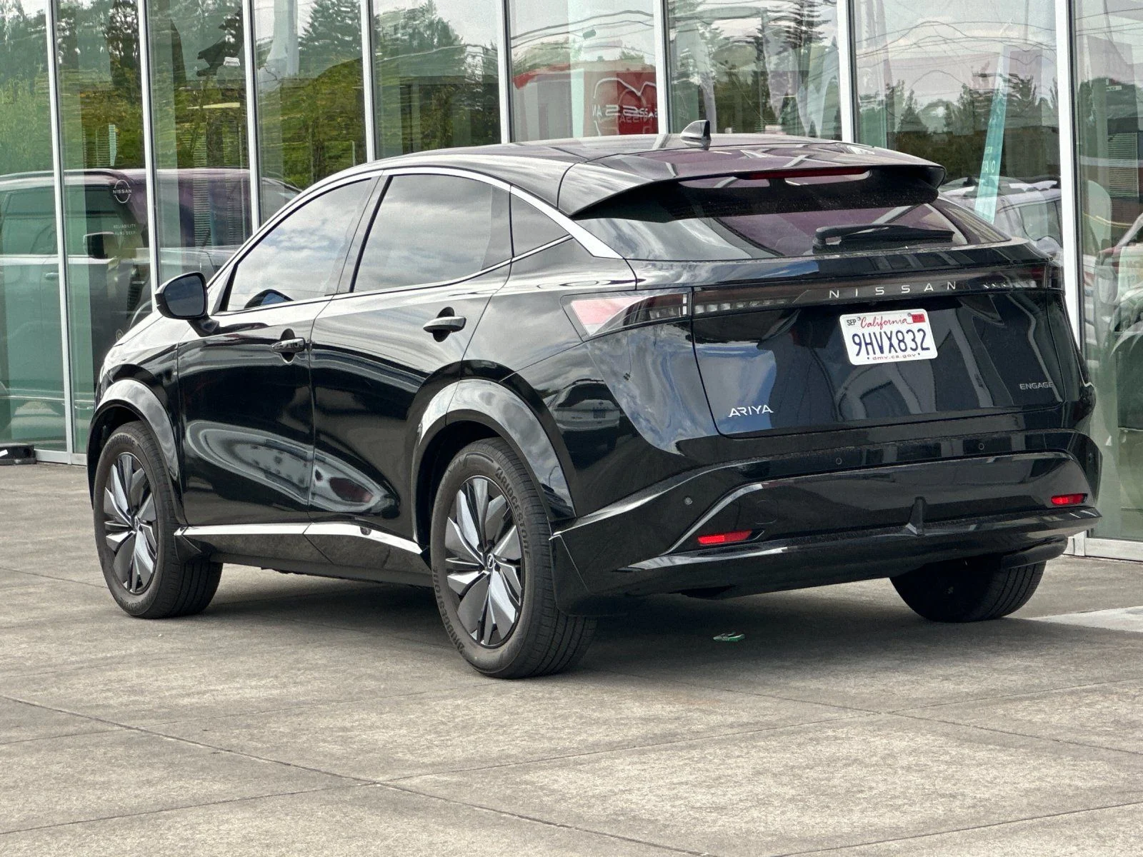 Used 2023 Black Diamond Pearl Nissan ENGAGE image 5