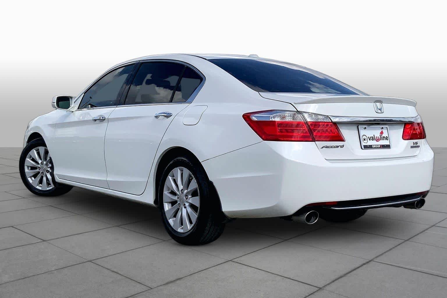 Used 2013 White Orchid Pearl Honda Touring image 12