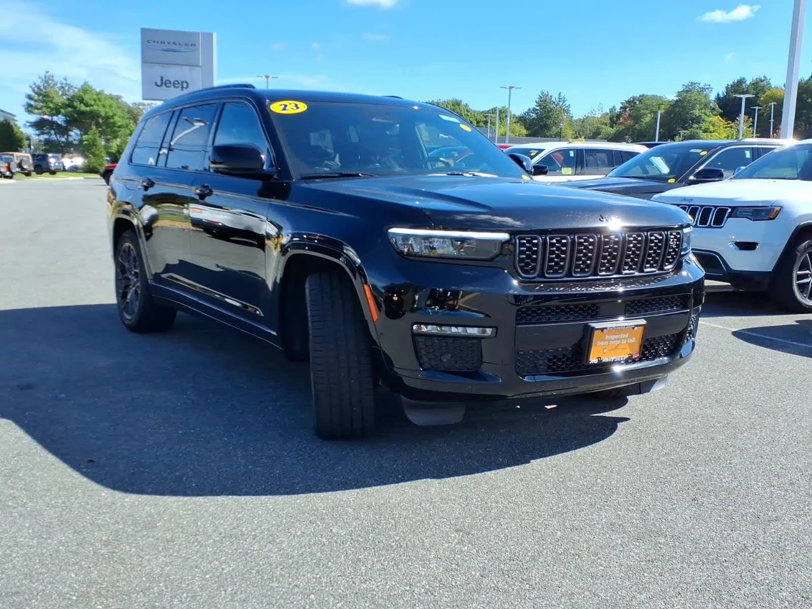 Certified Used 2023 Diamond Black Crystal Pearlcoat Jeep Summit Reserve image 5