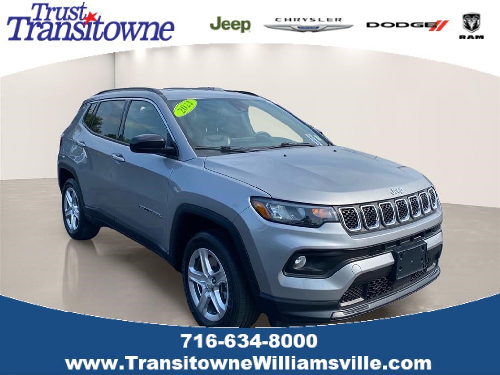 Used 2023 Billet Silver Metallic Clearcoat Jeep Latitude image 1