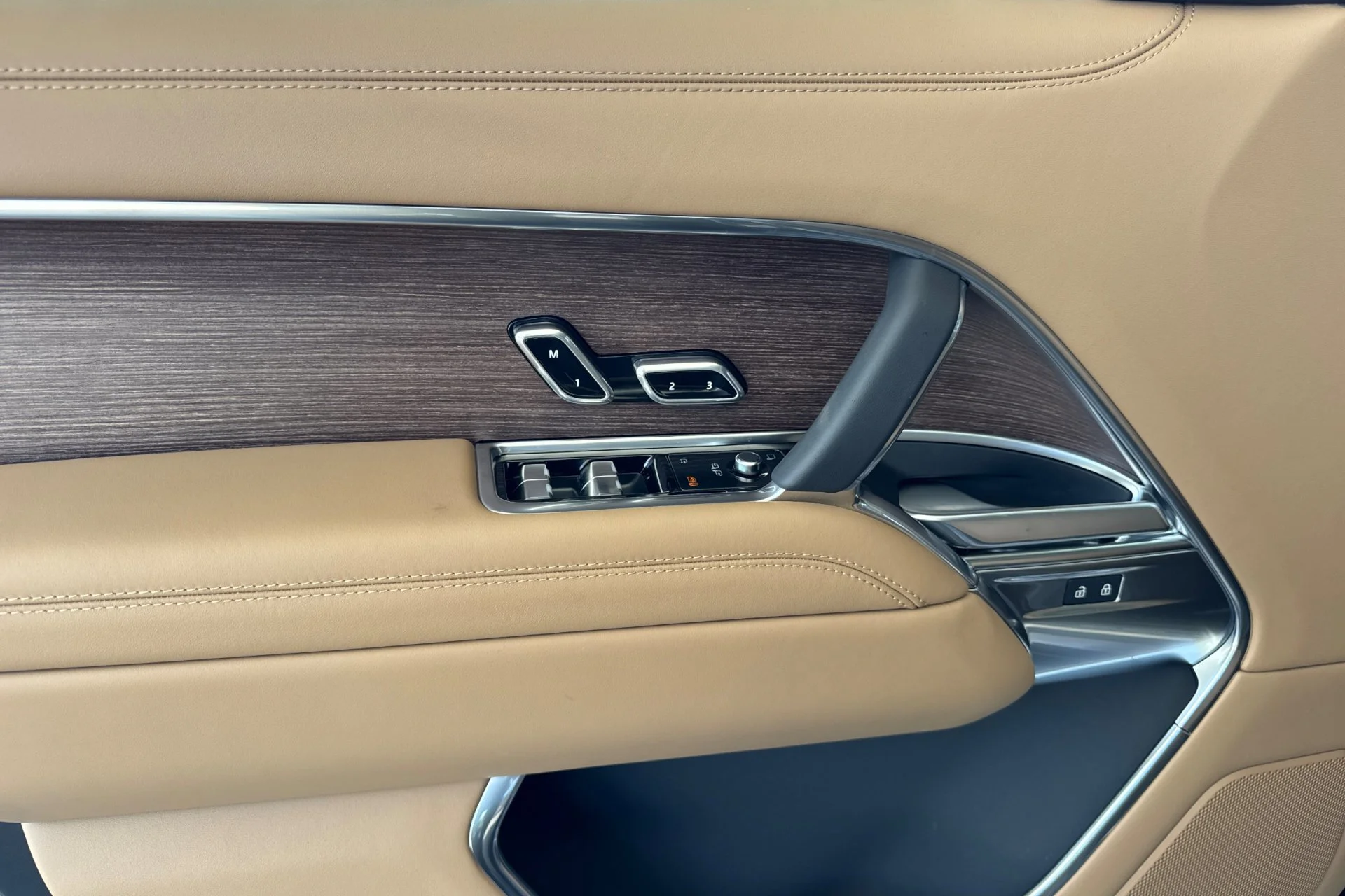 New 2026  Land Rover SE image 14