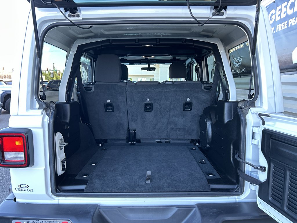 2023 Jeep Wrangler 4-Door Sahara - Photo 13
