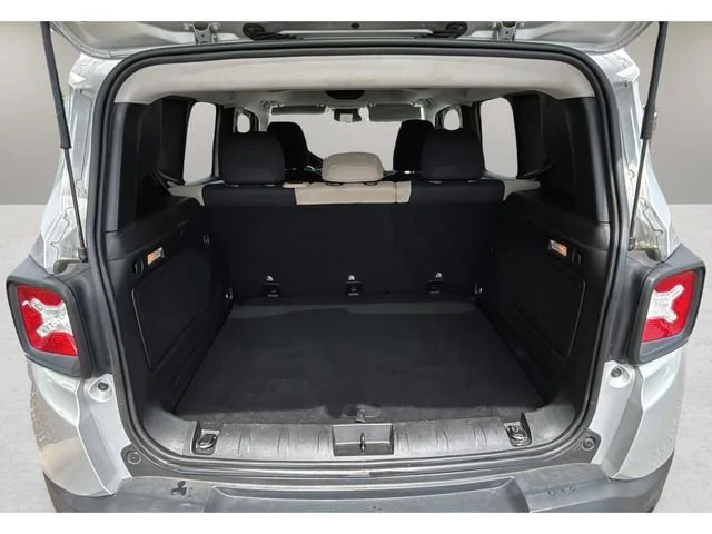 Used 2015 Silver Jeep Latitude image 30