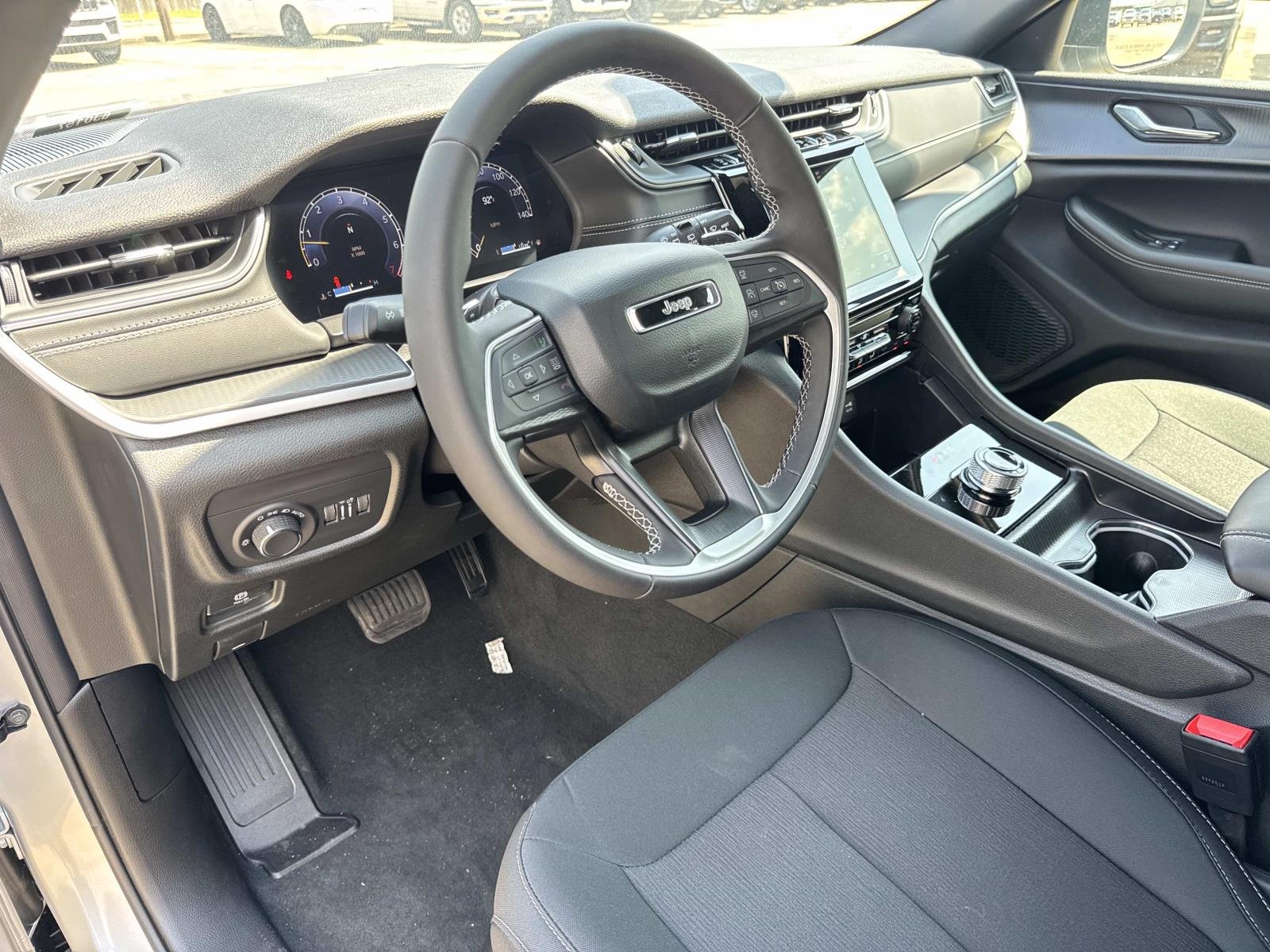 New 2026 Silver Zynith Exterior Paint Jeep Laredo image 9